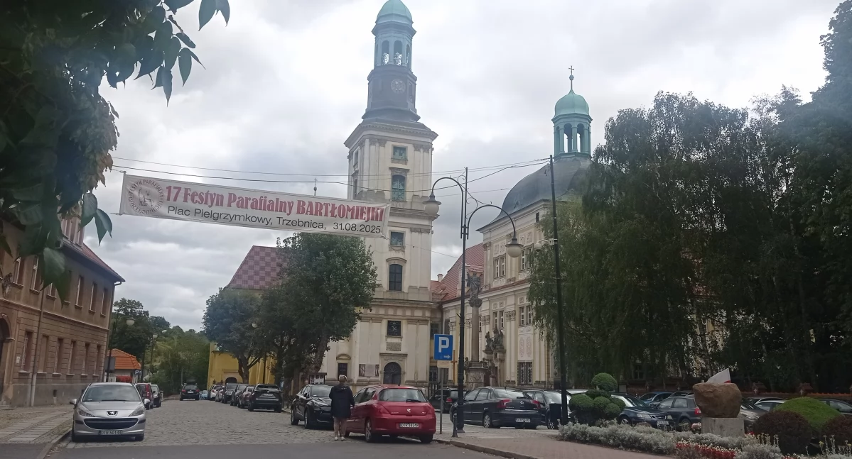 XVII Rodzinny Festyn Parafialny 2025: Zabawa, muzyka i atrakcje na placu pielgrzymkowym w Trzebnicy!