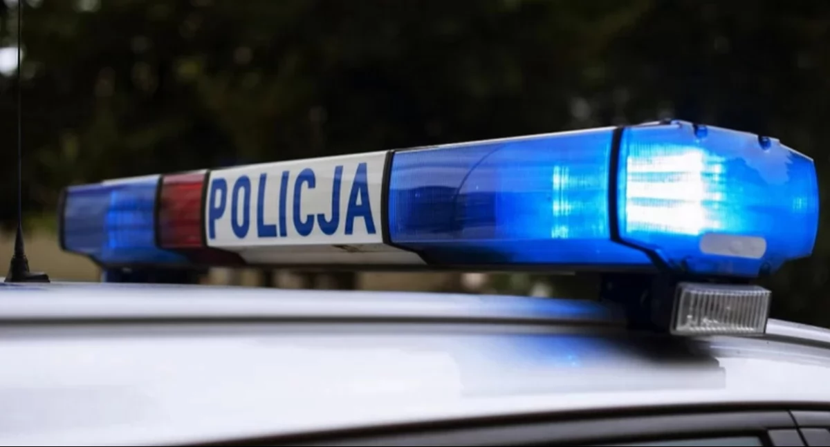 POZOSTAŁE ZDARZENIA, Radiowozy policyjne zauważone ulicy Kościelnej Trzebnicy! stało Oficer prasowy Trzebnicy informuje akcji miejscu - zdjęcie, fotografia