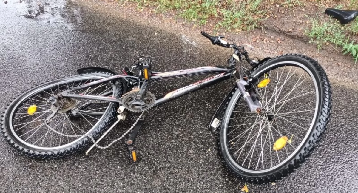 WYPADKI DROGOWE, Wymusił pierwszeństwo rowerzysta szpitalu - zdjęcie, fotografia
