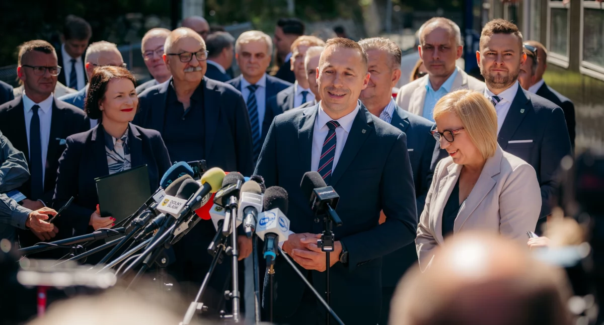 WARTO WIEDZIEĆ, Wodorowa lokomotywa linii Jelenia Góra Karpacz - zdjęcie, fotografia