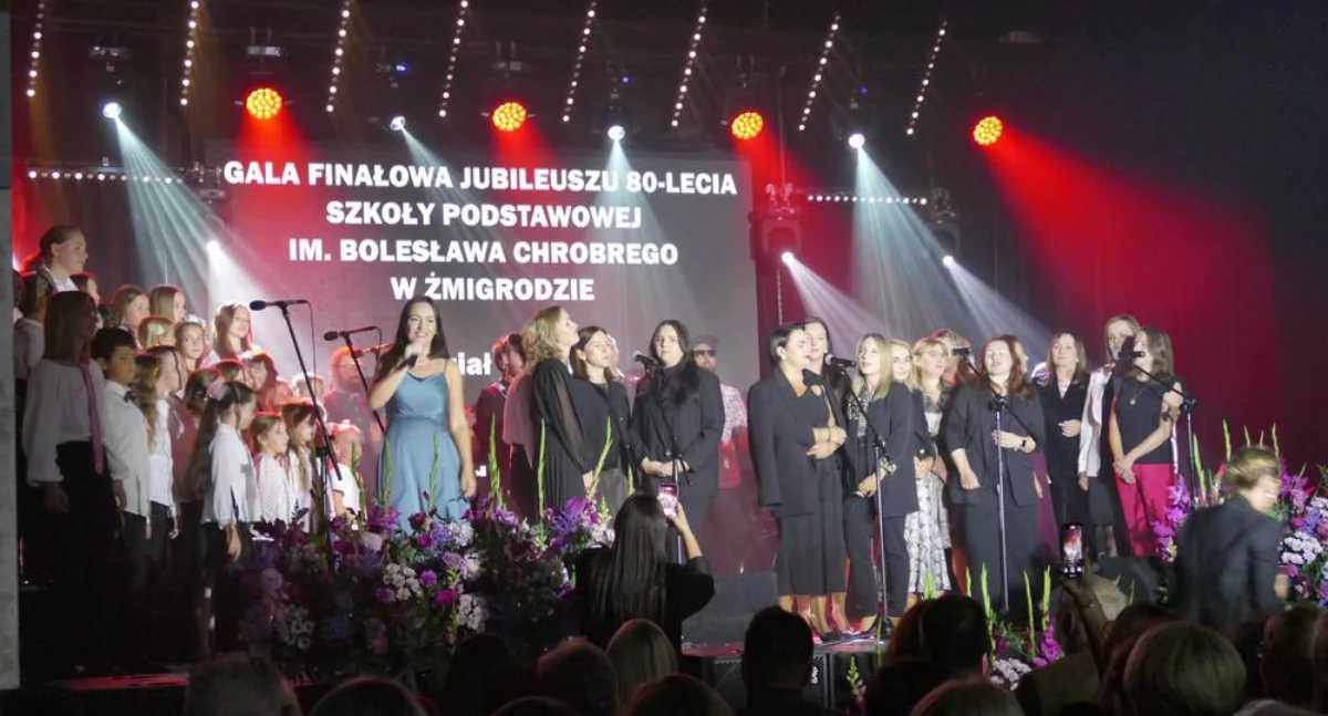 Z ŻYCIA SZKÓŁ, Absolwenci nauczyciele muzyka świętowano jubileusz szkoły - zdjęcie, fotografia