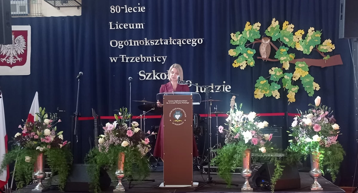 Z ŻYCIA SZKÓŁ, Liceum Trzebnicy Zobacz zdjęcia uroczystości jubileuszowych! - zdjęcie, fotografia