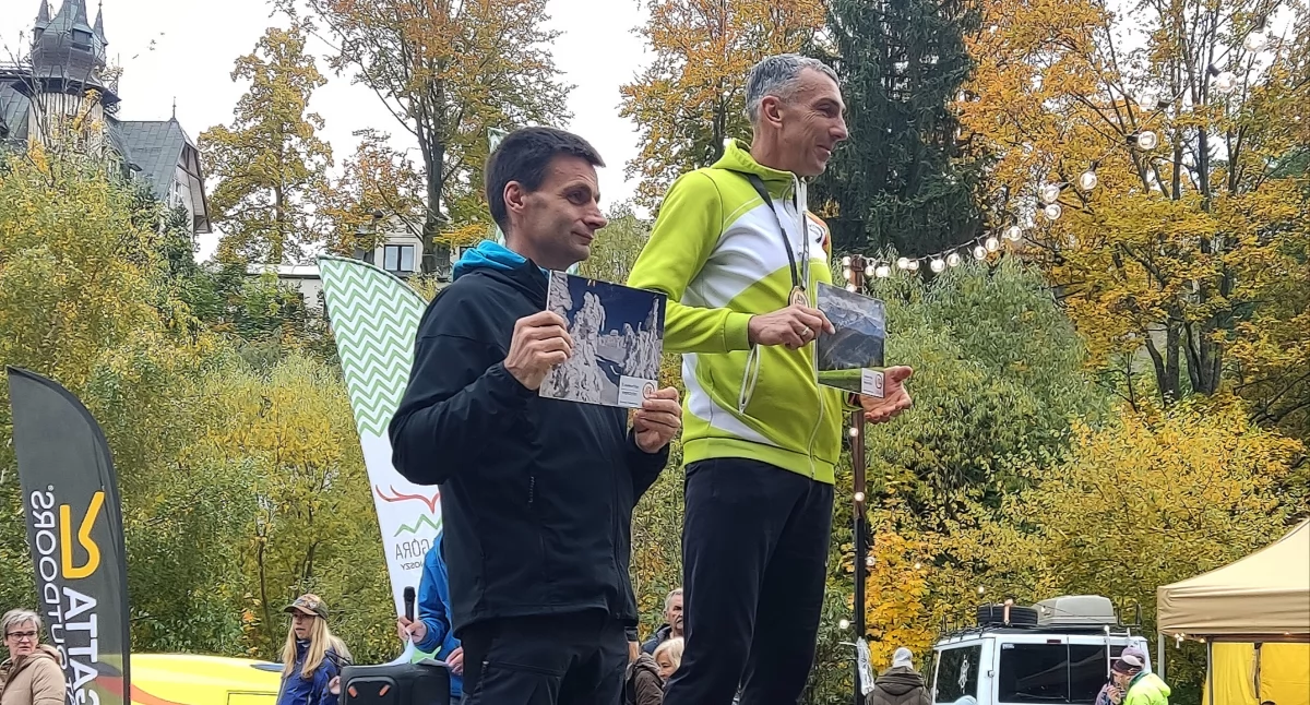 BIEGI, Trzech Oborygenów podium Ponad biegiem górach - zdjęcie, fotografia