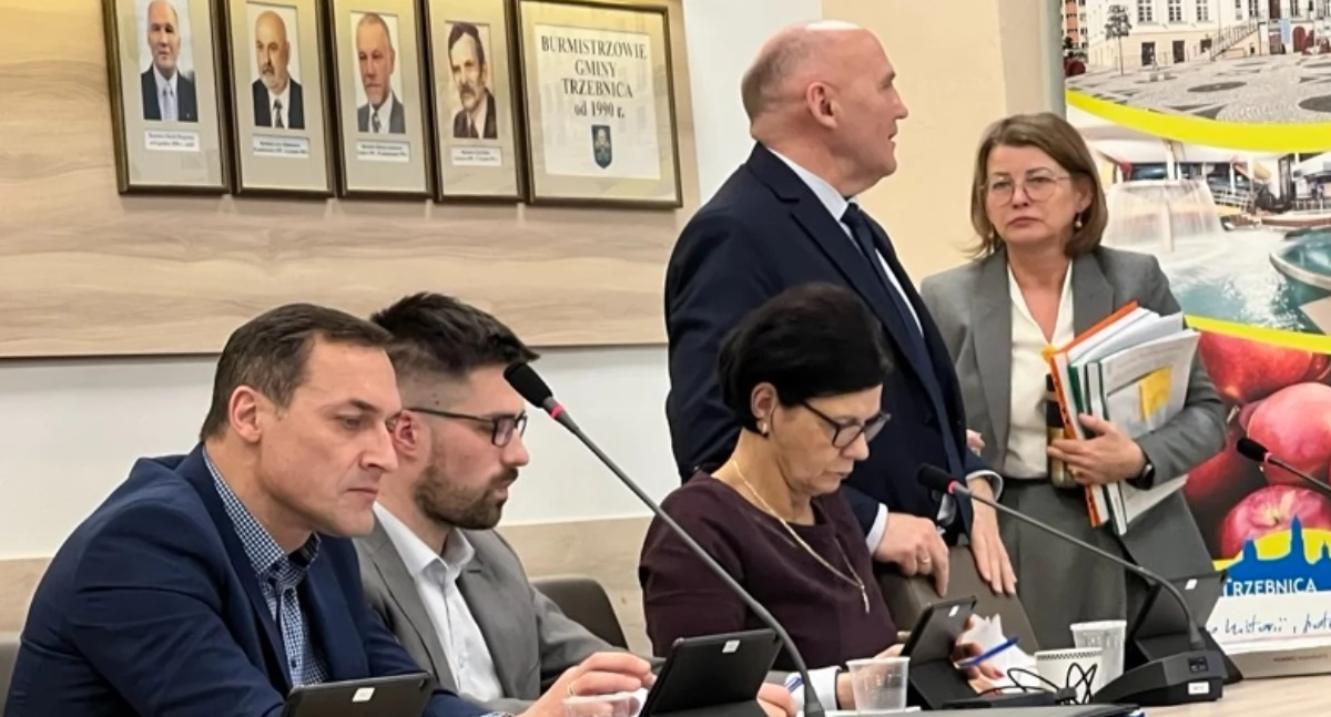 Głosujący przeciwnie podwyżce pensji dla burmistrza Marka Długozimy
