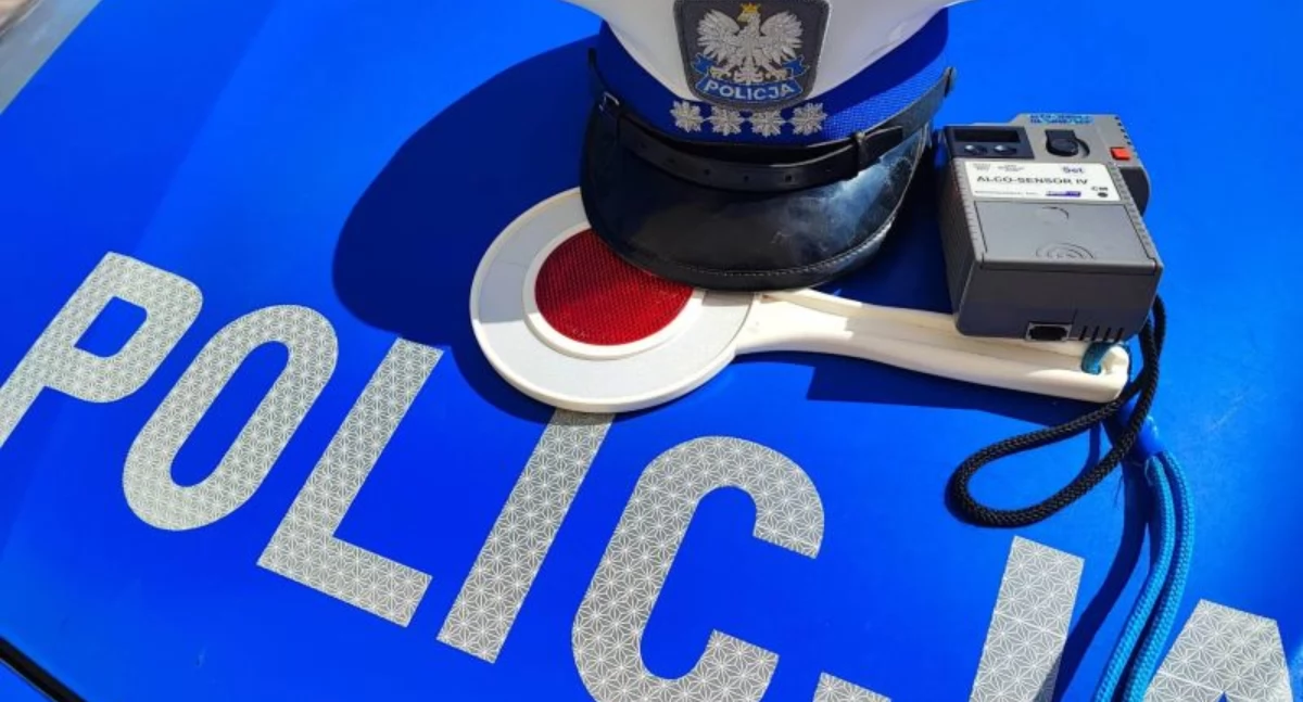 POZOSTAŁE ZDARZENIA, mało wjechał radiowóz Miał promile - zdjęcie, fotografia