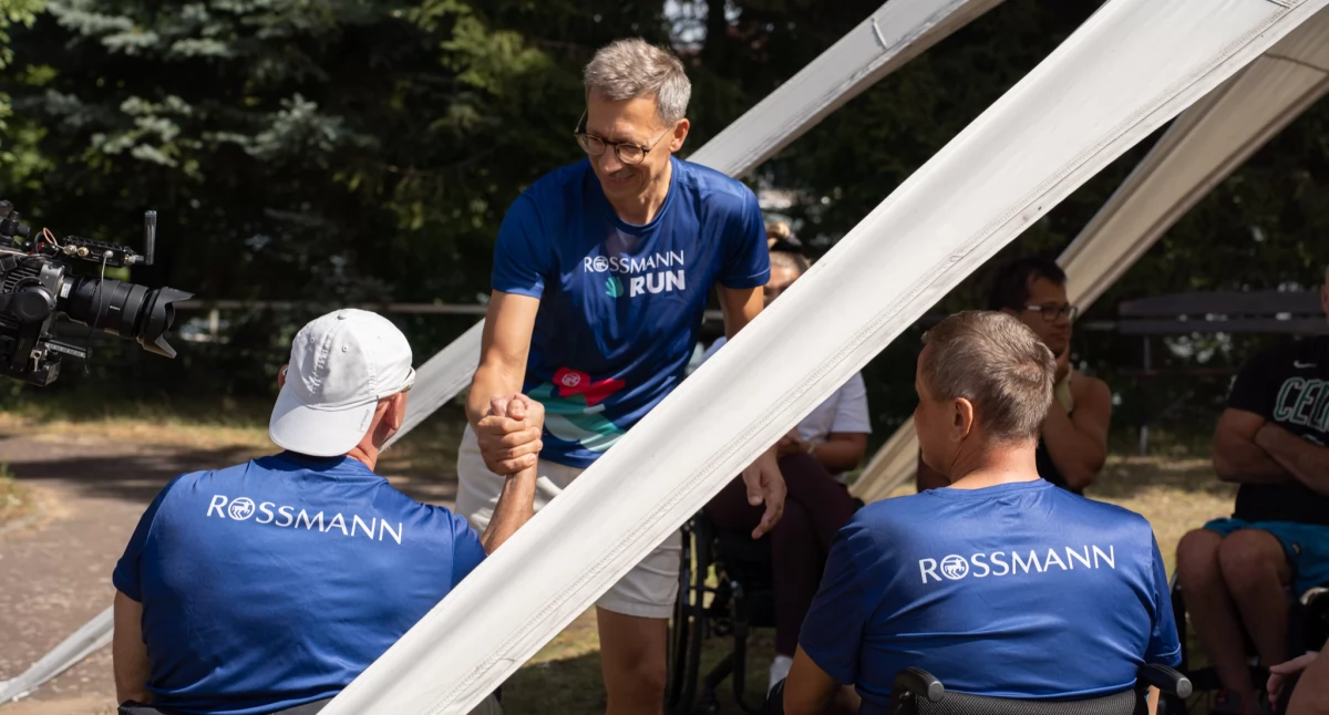 WARTO WIEDZIEĆ, Biegliście Rossmann aplikacją Wasze wpłaty pomogły Polskiemu Komitetowi Paralimpijskiemu - zdjęcie, fotografia