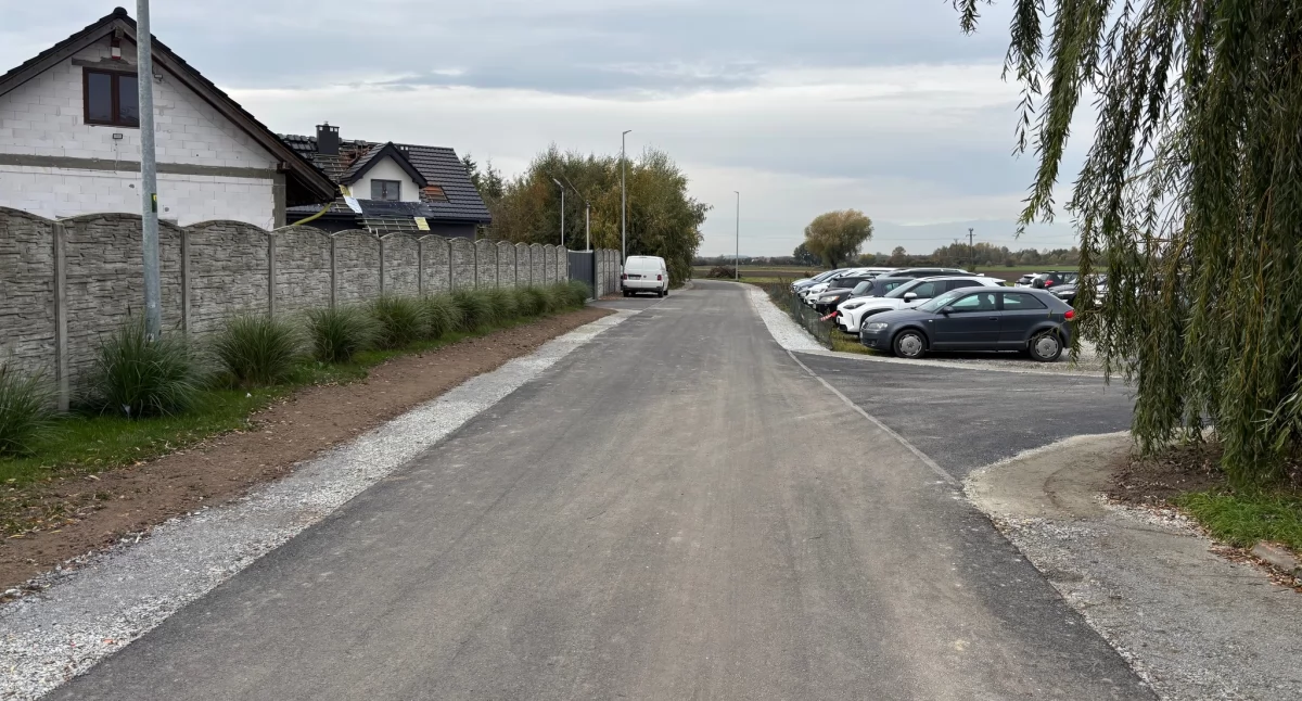 INWESTYCJE, Ulica Polna mieszkańcy zyskali wygodniejszy dojazd posesji - zdjęcie, fotografia