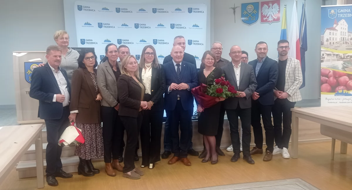 Z SAMORZĄDU, Barbara Krokowska żegna stanowiskiem Skarbnika Gminy Trzebnica emocjonalna pożegnalna kontrowersje sesji Miejskiej - zdjęcie, fotografia