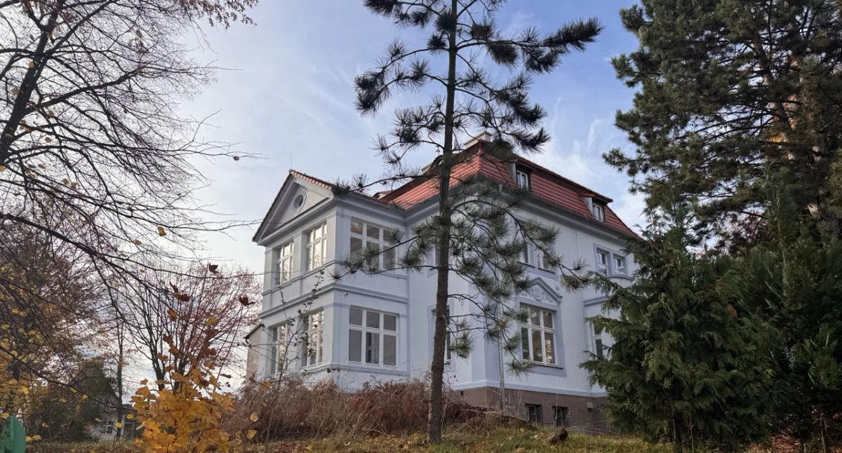 Budynek po byłym przedszkolu przy ul. 1-go Maja w Trzebnicy