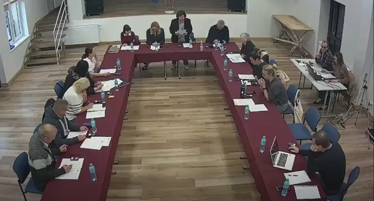 LOKALNA POLITYKA, Mieszkańcy Niedar sprzeciwiają budowie farmy fotowoltaicznej zadecyduje Gminy Zawonia - zdjęcie, fotografia