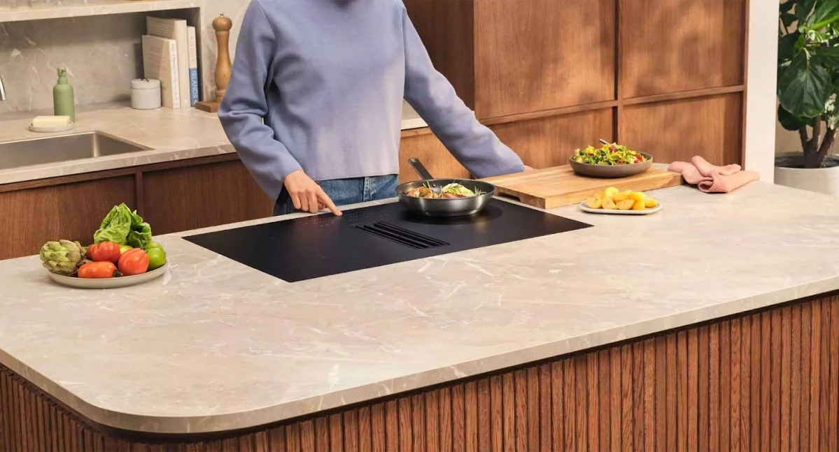 WARTO WIEDZIEĆ, Trwała stylowa płyta indukcyjna SaphirMatt® pozwala gotować plamy zarysowania - zdjęcie, fotografia