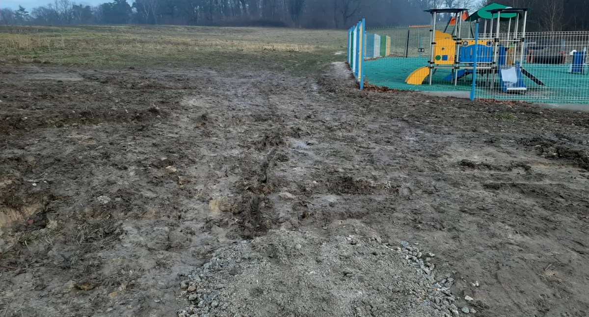 INWESTYCJE, Niebezpieczne błoto przejść - zdjęcie, fotografia