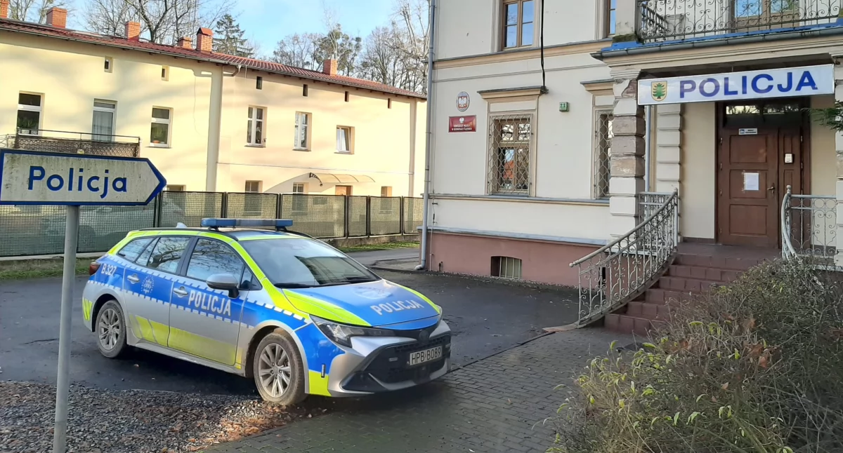 Co się wydarzyło w komisariacie policji?