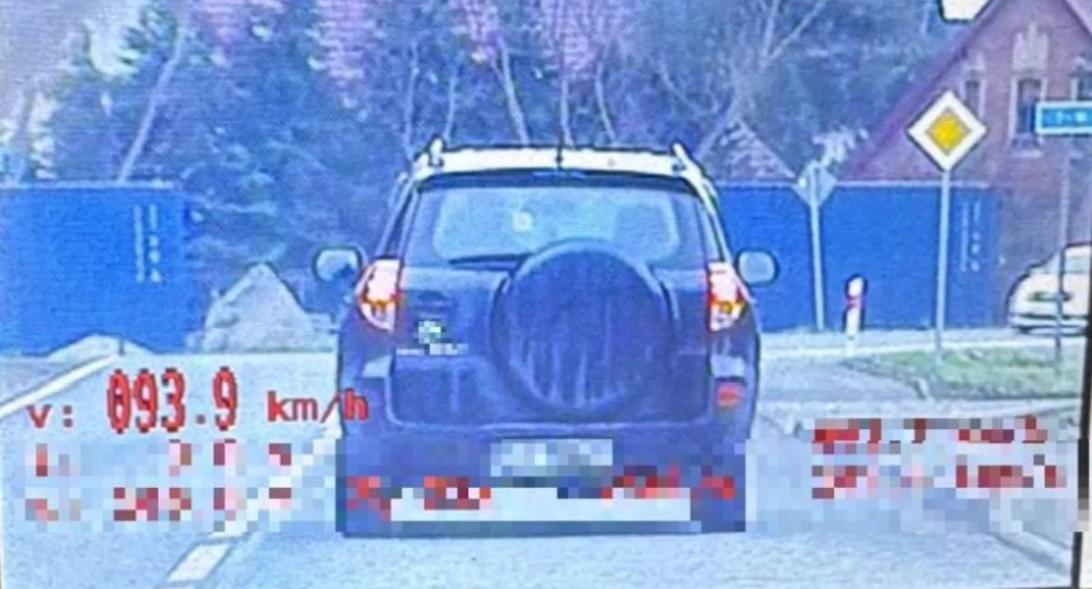 POZOSTAŁE ZDARZENIA, Pędził prawie terenie zabudowanym Wpadł podczas akcji Prędkość - zdjęcie, fotografia