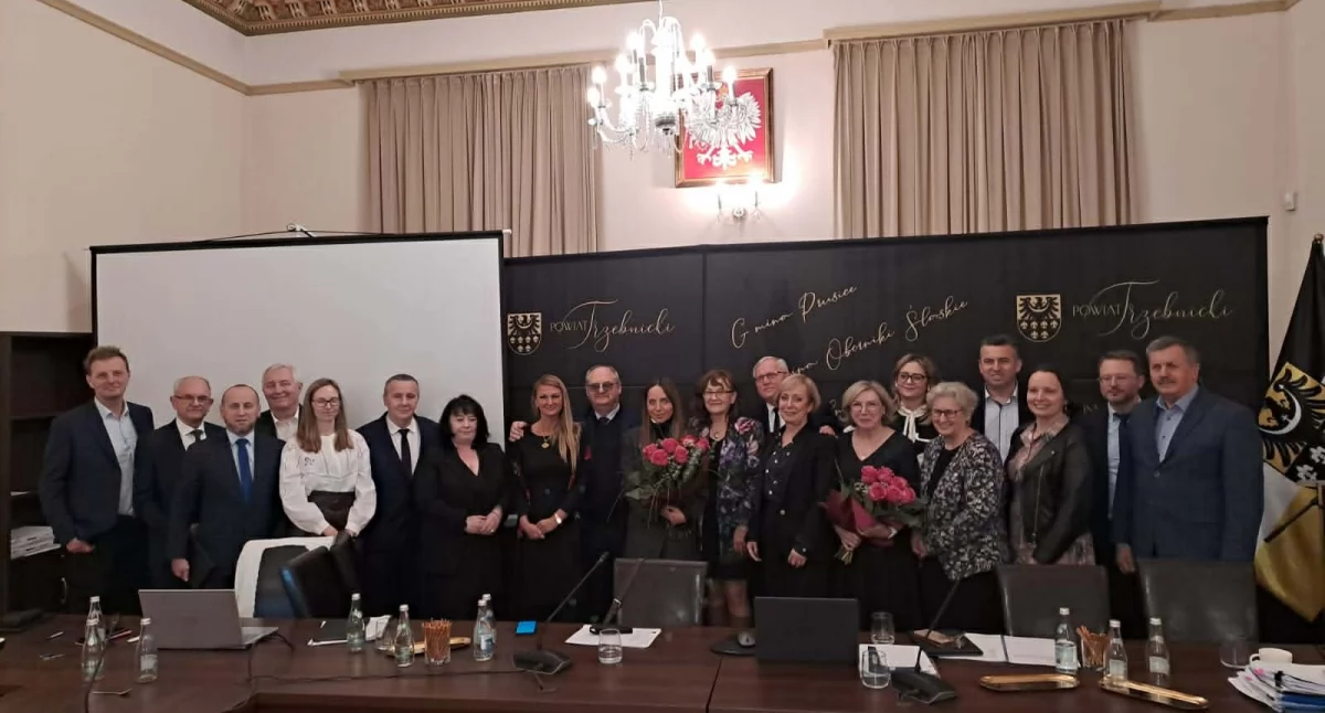 Z SAMORZĄDU, Ostre głosy radnych sesji budżetowej - zdjęcie, fotografia