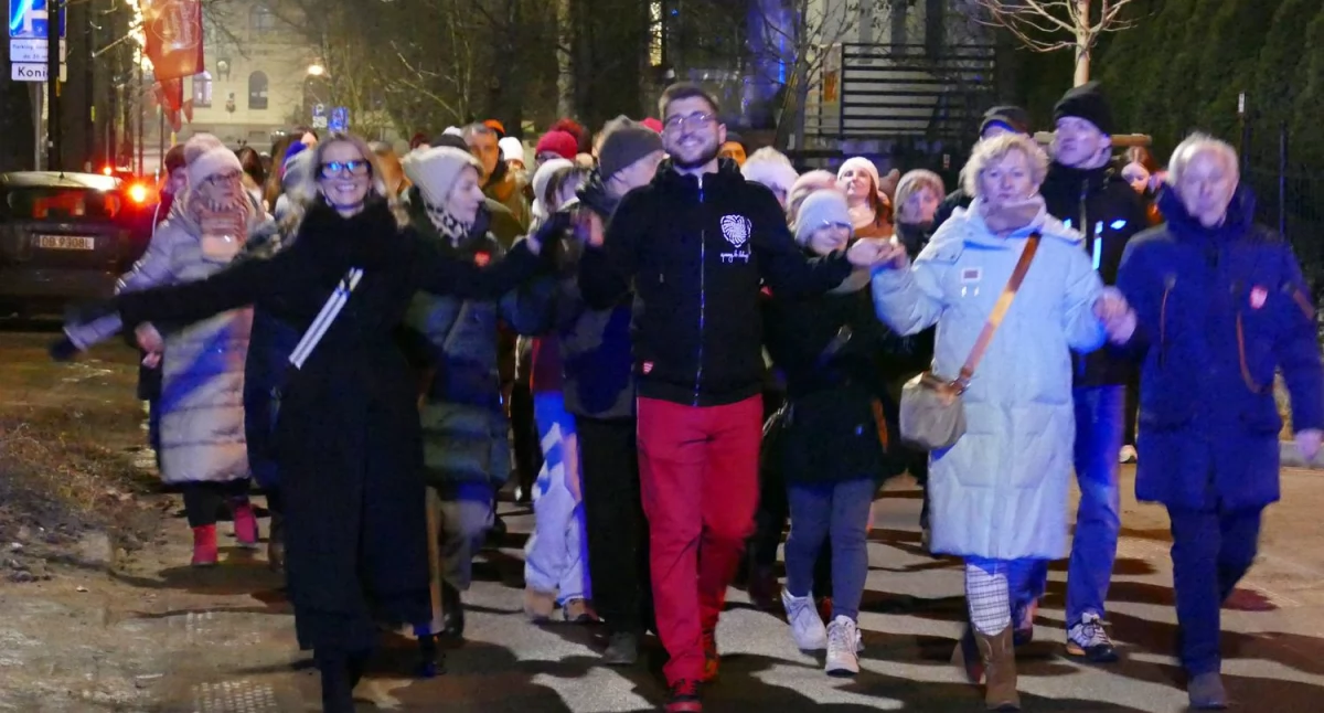 IMPREZY i FESTYNY, Polonez Światełko nieba podczas finału WOŚP - zdjęcie, fotografia