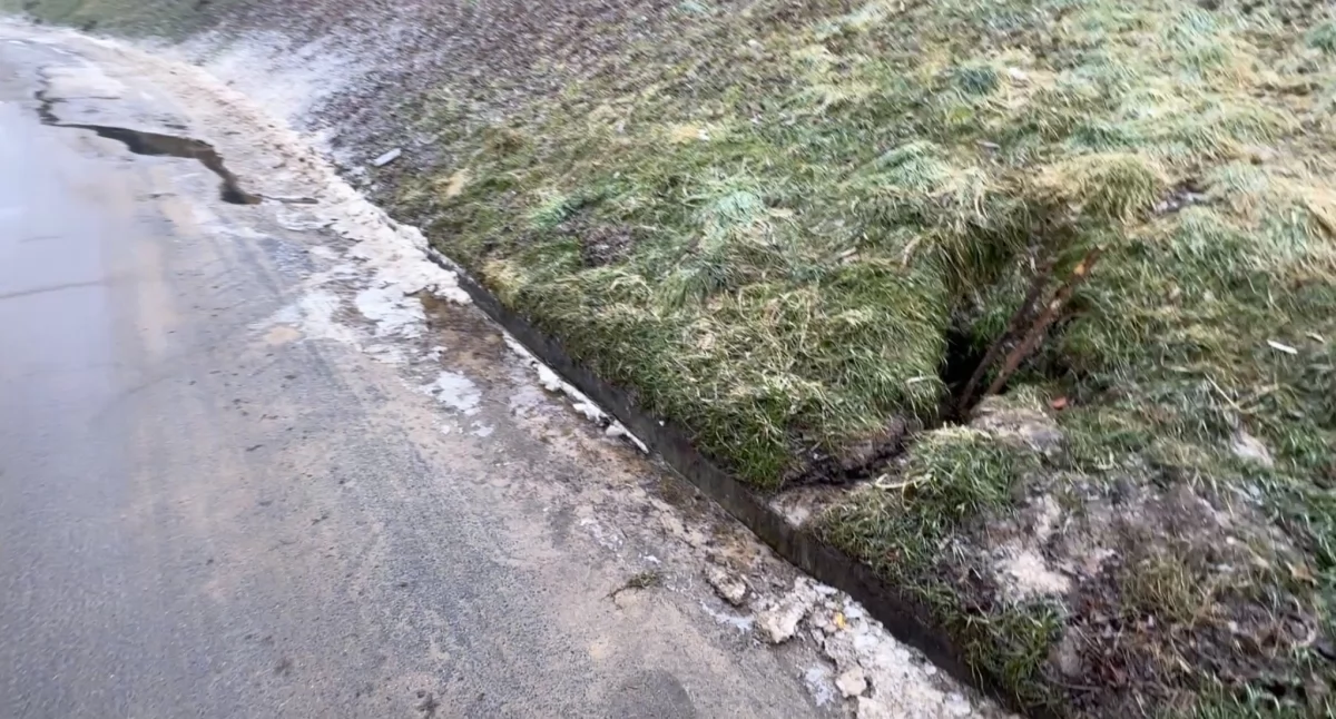 Wyciek przy ul. Polnej w Trzebnicy