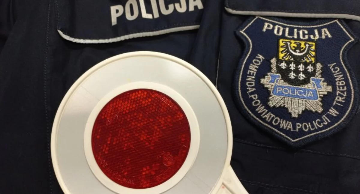 POZOSTAŁE ZDARZENIA, Zamiast zatrzymać kontroli wjechał zaparkowane - zdjęcie, fotografia