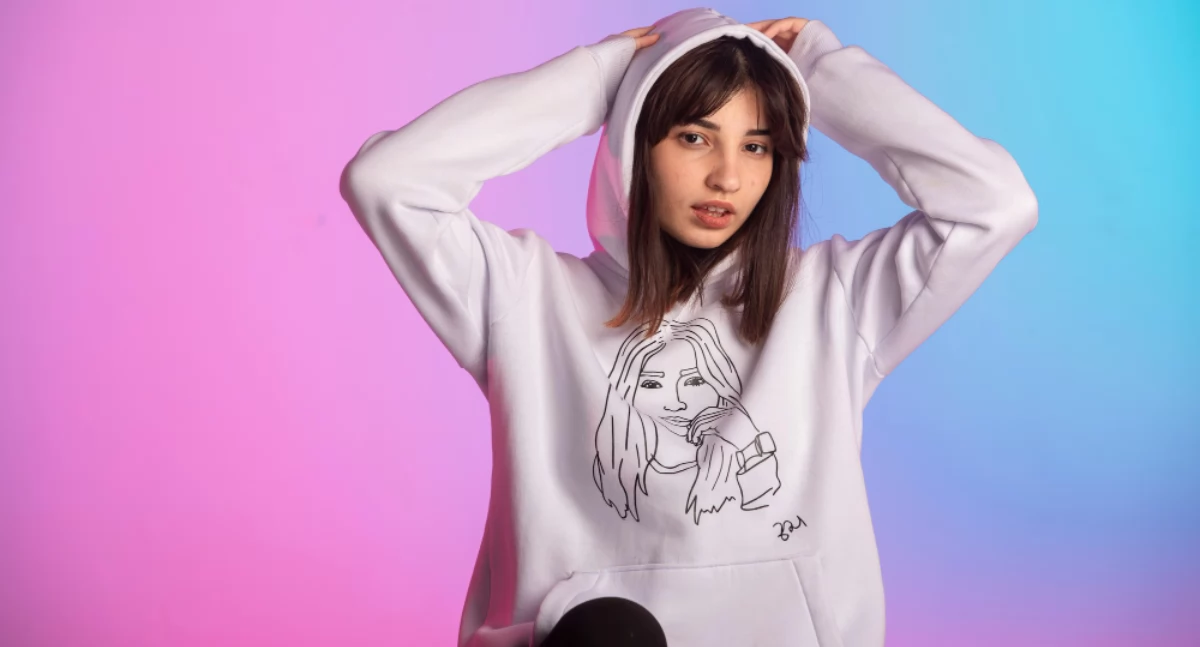 WARTO WIEDZIEĆ, Nadruki bluzach zwrócić uwagę grubej tkaninie - zdjęcie, fotografia