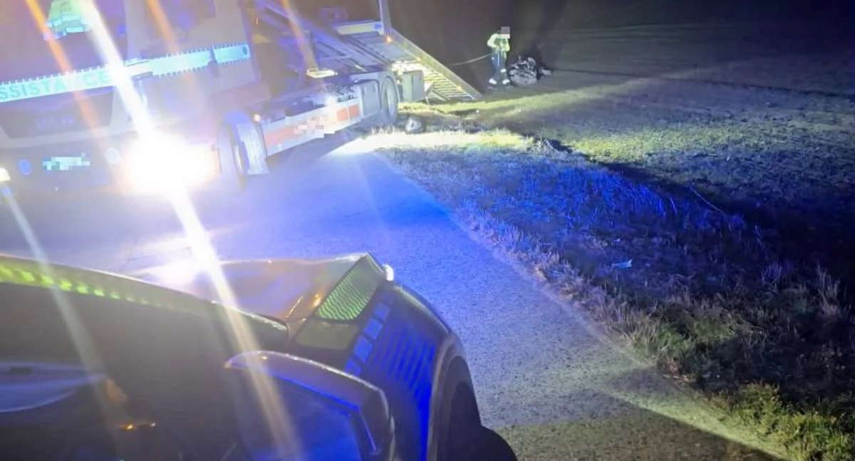 WYPADKI DROGOWE, Potrącenie pasach zderzenie motorowerem osoby szpitalu - zdjęcie, fotografia