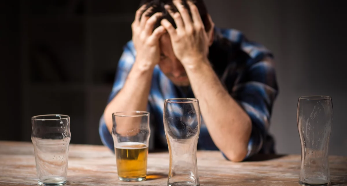 WARTO WIEDZIEĆ, pracy butelki wódki dziennie niepostrzeżenie narasta tolerancja - zdjęcie, fotografia