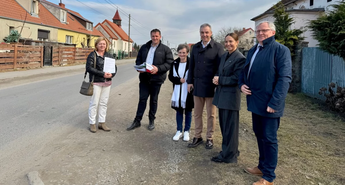 INWESTYCJE, Będzie bezpieczniej pieszych inwestycja drodze powiatowej - zdjęcie, fotografia