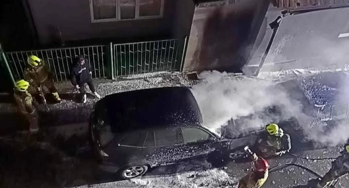 POŻARY, Nocny pożar dwóch Ogień uszkodził elewację budynku - zdjęcie, fotografia