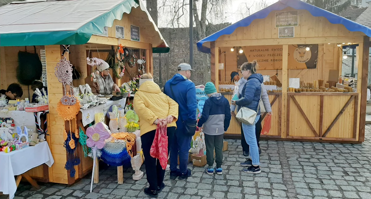 IMPREZY i FESTYNY, Spacer rozmowy rękodzieło Jarmark przyciągnął mieszkańców - zdjęcie, fotografia