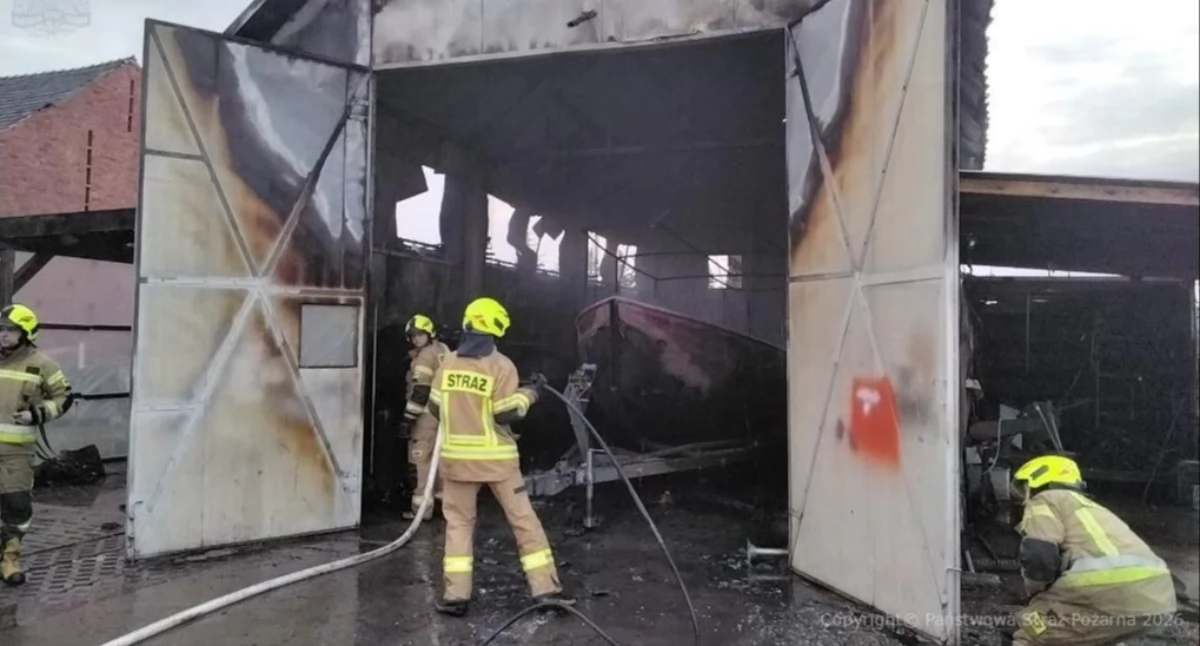 POŻARY, Pożar garażu poparzony właściciel środku były butle gazami - zdjęcie, fotografia