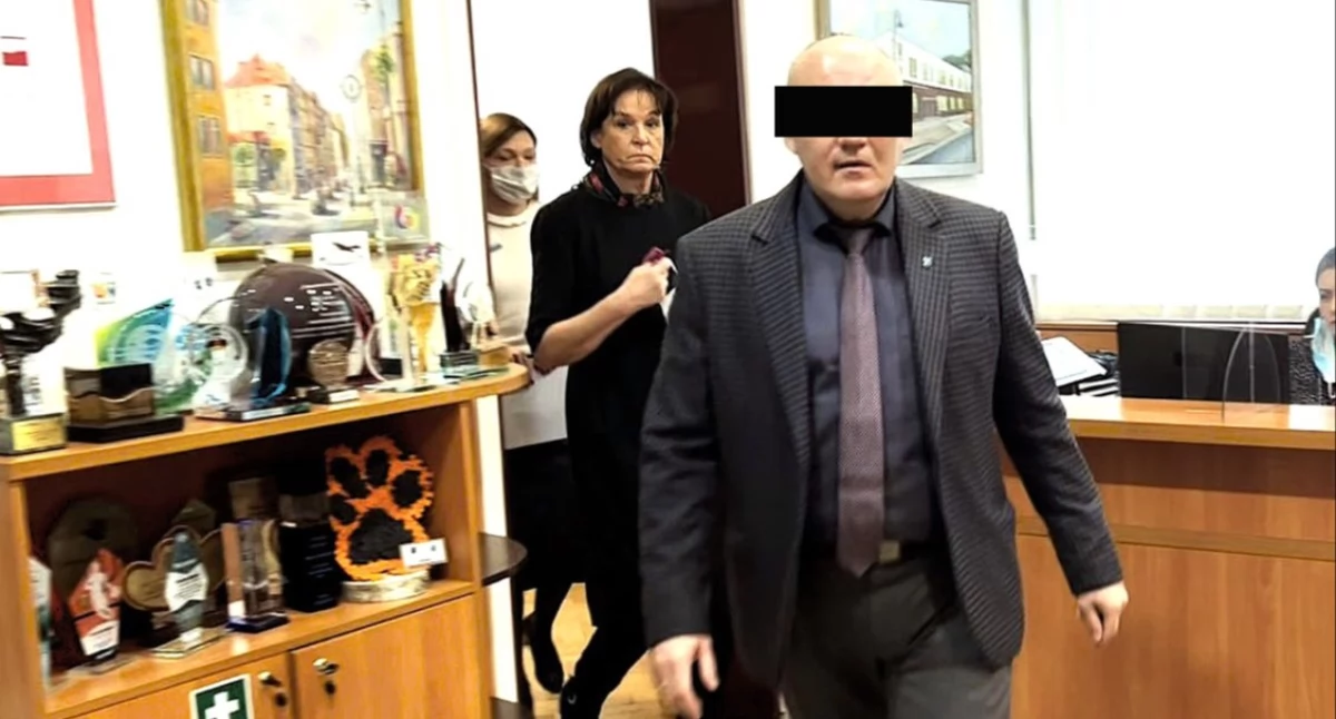 Z SAMORZĄDU, AKTUALIZACJA PILNE Burmistrz Trzebnicy zatrzymany przez policję! - zdjęcie, fotografia