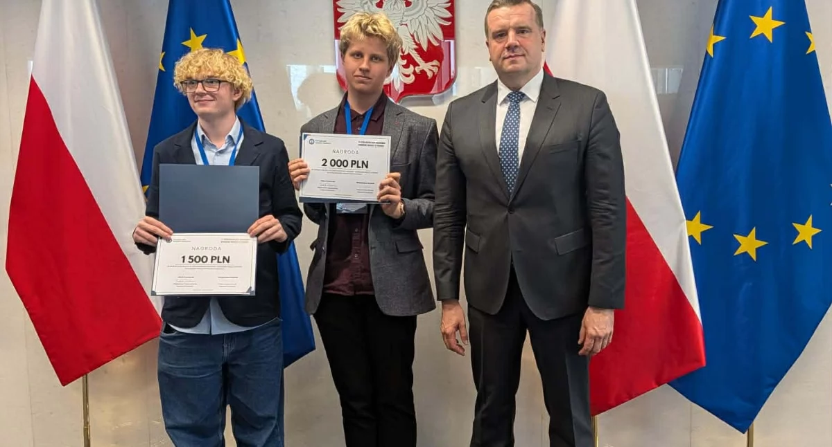 Z lewej strony Jan Czyż, uczeń Liceum Ogólnokształcącego w Trzebnicy