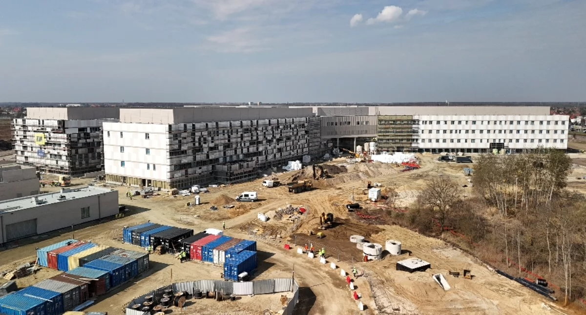 FOT. Budowa Nowego Szpitala Onkologicznego idzie pełną parą