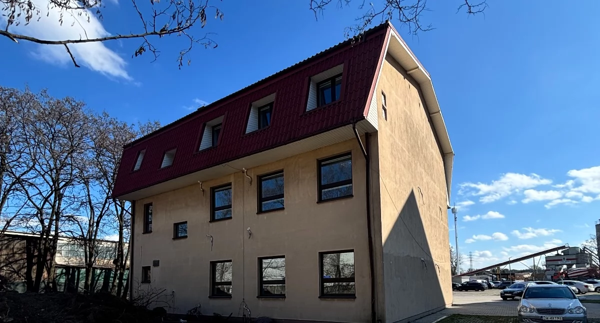 Budynek, w którym powstaje szkoła