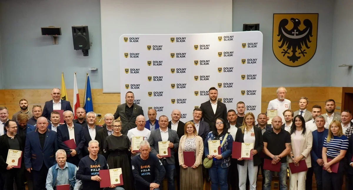 REGION, Boiska trybuny sprzęt dolnośląskie kluby wsparciem samorządu - zdjęcie, fotografia