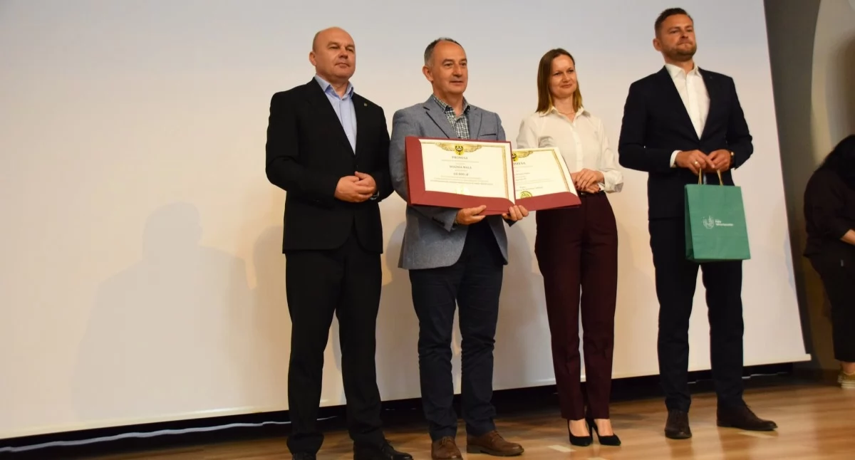 Wójt Gminy Wisznia Mała odebrał promesy z rąk władz Województwa Dolnośląskiego