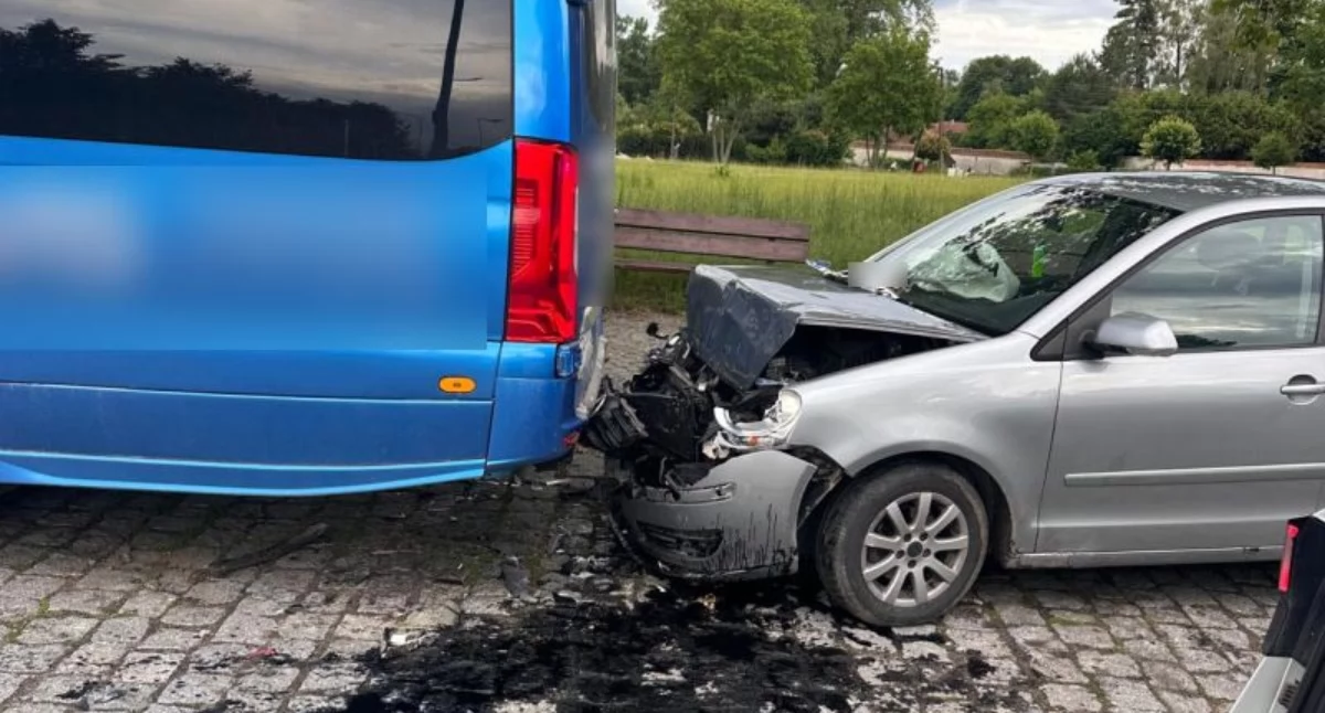 POZOSTAŁE ZDARZENIA, Jeden uderzył dostawczaka Drugiego zdradził jazdy - zdjęcie, fotografia