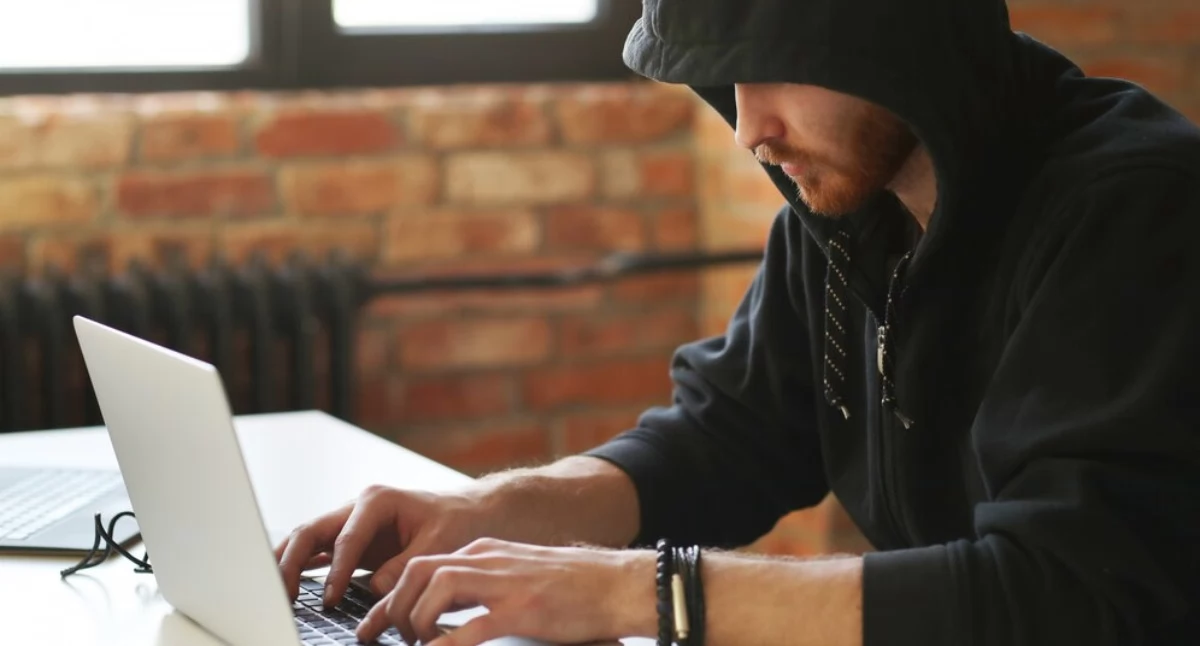 POZOSTAŁE ZDARZENIA, Uwierzył internetowym brokerom Finał bolesny - zdjęcie, fotografia