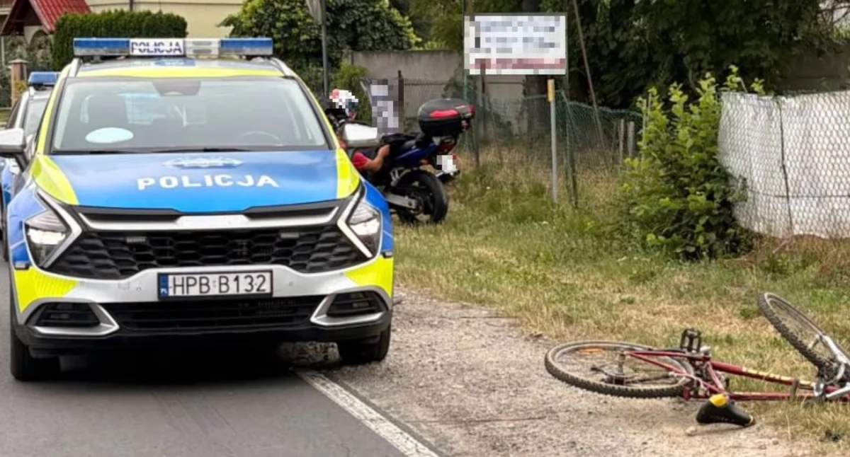 WYPADKI DROGOWE, Rowerzysta wjechał motocykl Trafił szpitala - zdjęcie, fotografia