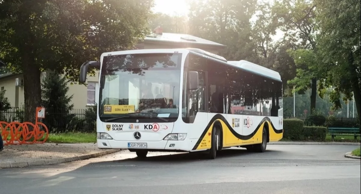 REGION, Autobusy kolejowe coraz popularniejsze Koleje Dolnośląskie notują ogromny wzrost podróżnych - zdjęcie, fotografia