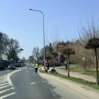  Na ulicach służby porządkowe zbierają nieczystości i piach po zimie 
