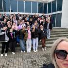 	Przed wejściem do hali, w której odbywał się turniej