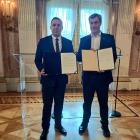 Wspólne oświadczenie o współpracy podpisali marszałek Paweł Gancarz i premier Bawarii...
