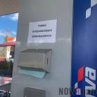 Informacja jest, rękawiczki też, ale klienci często tankują jak zwykle