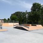 Na terenie budowanego skate parku w Strzeszowie zostały zamontowane wszystkie rampy