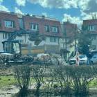Wyburzenia prowadzone są równolegle z pracami remontowymi na podwórku.
