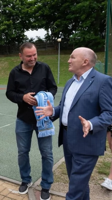Trener na ławie oskarżonych, dwa tygodnie później Polonia Trzebnica zwalnia Karbownika