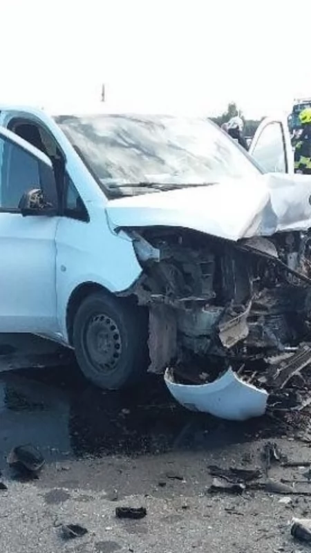 Śmiertelny wypadek. Czołowo zderzyły się dwa busy