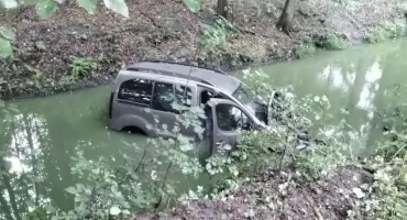 Zderzenie dwóch samochodów w Radziądzu - szybka reakcja straży pożarnej i policji. Informacje z interwencji.