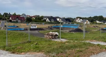 Kolejne uchybienia gminy. Pumptrack na Czereśniowej wciąż zamknięty