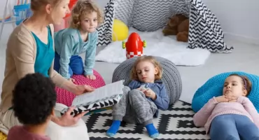 Marzy Ci się praca z dziećmi? Sprawdź, jak zostać opiekunem i rozpocząć swoją zawodową drogę!
